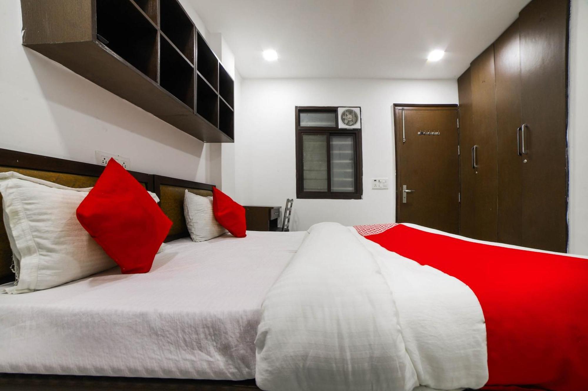 Hotel Seven S Delhi  Exteriör bild