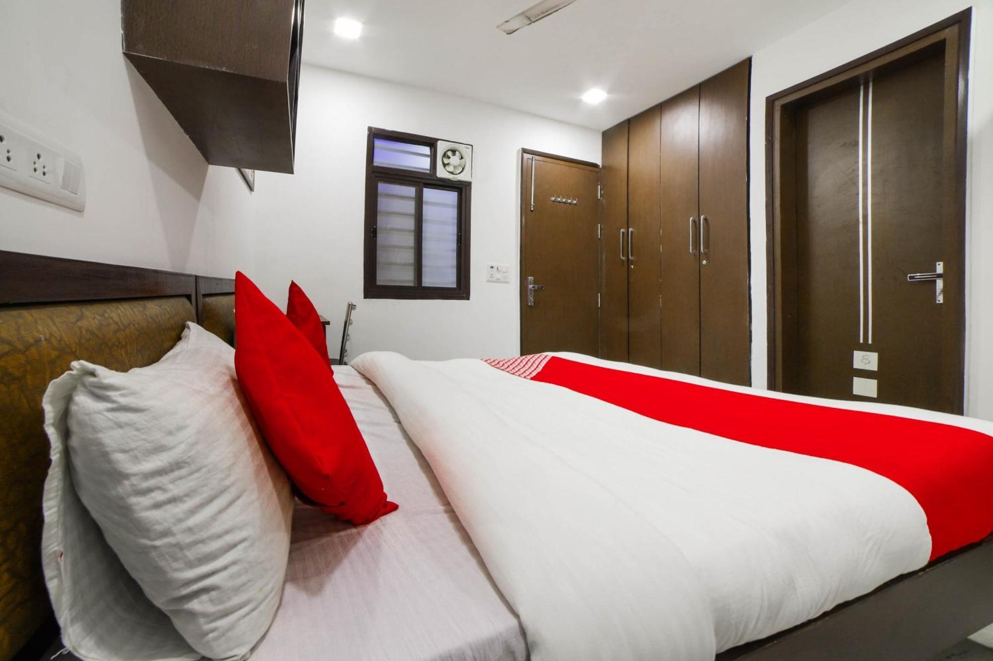 Hotel Seven S Delhi  Exteriör bild